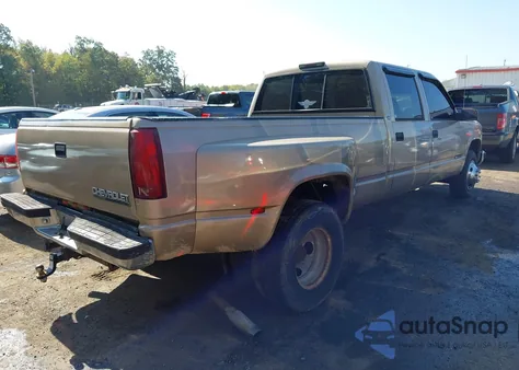 1998 Chevrolet C3500 z USA, uszkodzony, nr VIN 1GCHC33J9WF022102